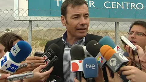 Tomás Gómez hablando con la prensa Tomás Gómez hablando con la prensa