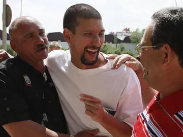 Los disidentes celebran su excarcelación Los disidentes celebran su excarcelación
