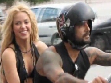 Shakira en moto