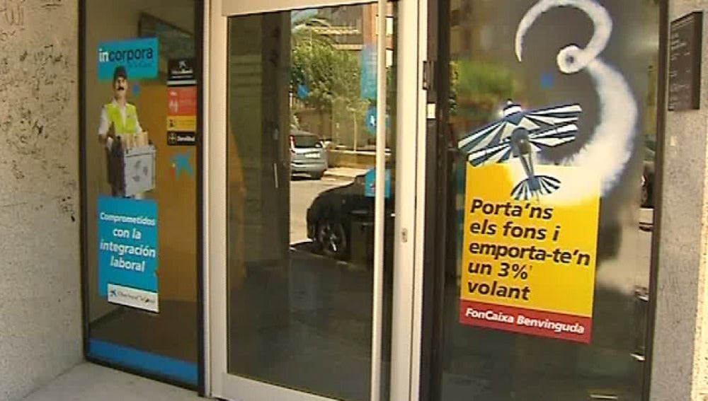 Imagen de la sucursal del banco atracada en Catarroja