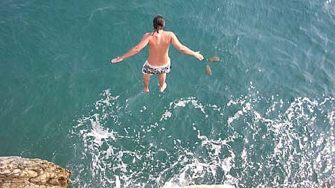 Saltos al agua llenos de adrenalina y peligro