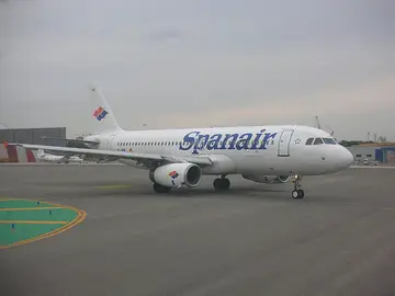 Un avión de Spanair despegando Un avión de Spanair despegando