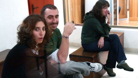 Laura Riera, Fernando Garc&iacute;a y Lierni Armendariz, presuntos miembros del comando Barcelona, durante un juicio 