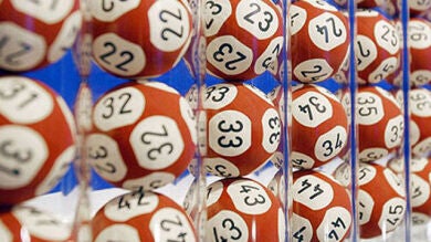 Un pueblo de Nápoles 'se juega los impuestos' a la lotería