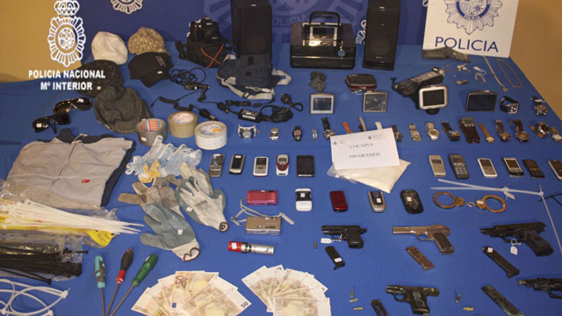 Material incautado a la banda de latinoamericanos