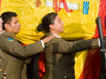 Guardias Civiles portan el féretro de uno de los asesinados en Afganistán