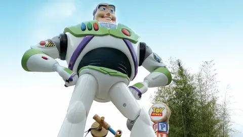 Buzz Lightyear gigante en París Buzz Lightyear gigante en París