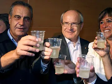 Corbacho brinda con Montilla Corbacho brinda con Montilla