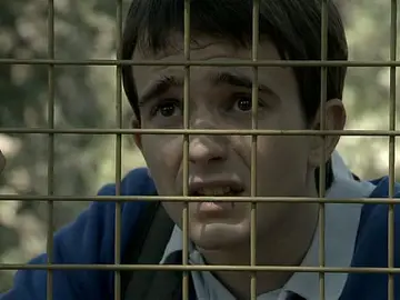 Roque dispuesto a escapar como sea de El Internado Roque dispuesto a escapar como sea de El Internado