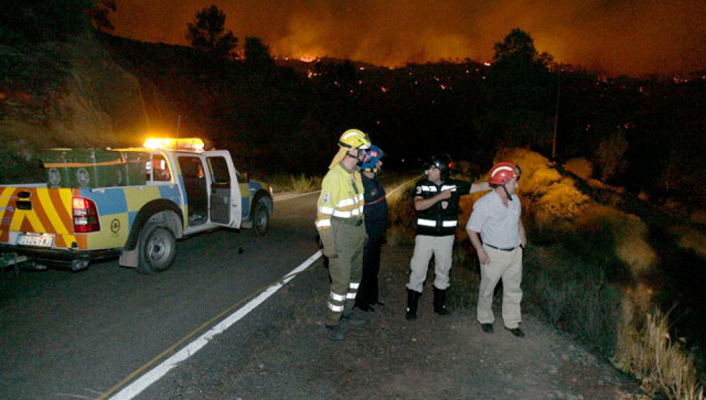 Labores de extinción del incendio declarado en Murcia