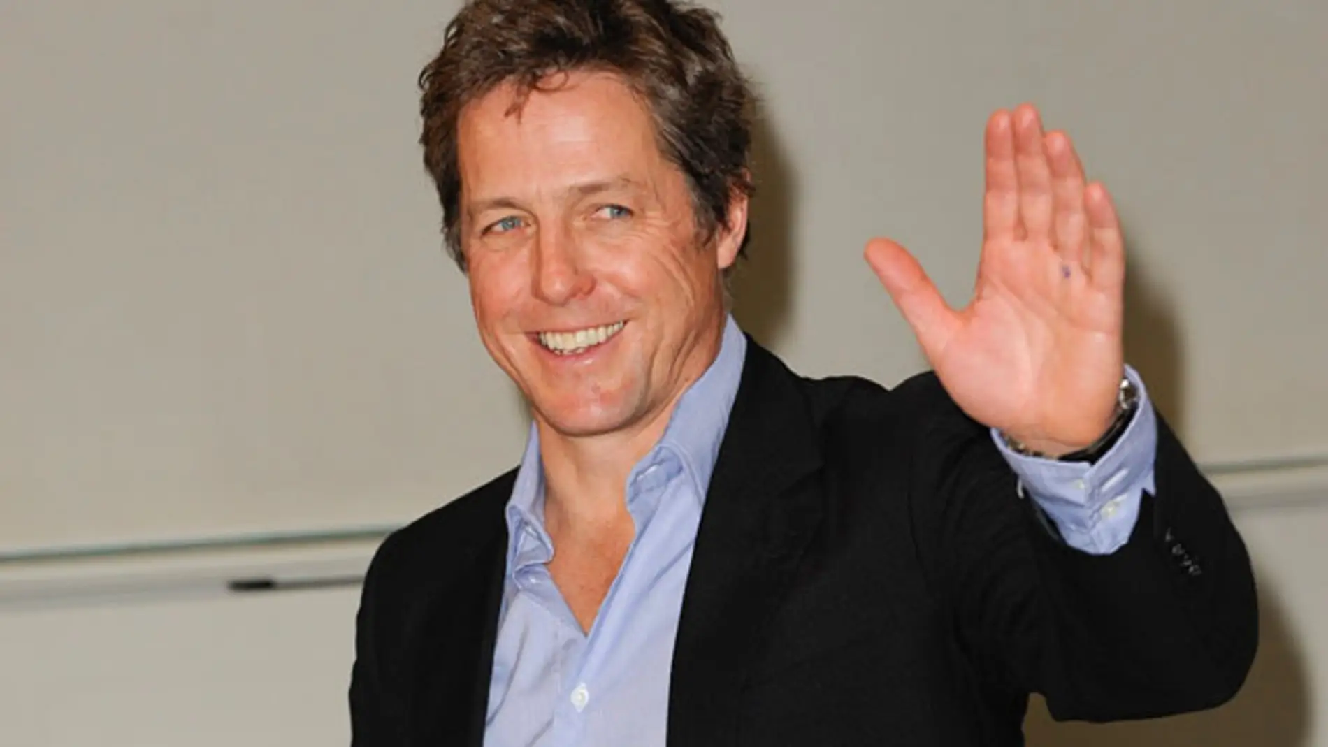 Hugh Grant cumple cincuenta años