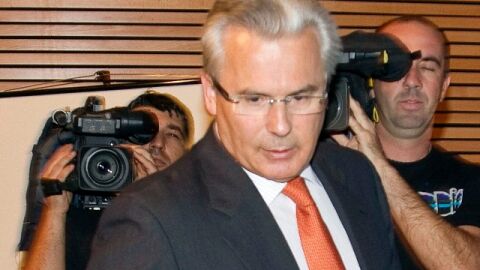 Baltasar Garz&oacute;n durante su rueda de prensa en Huelva