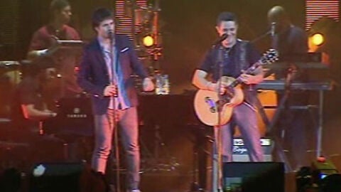 Alejandro Sanz canta con Dani Mart&iacute;n