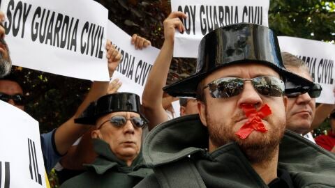 La Guardia Civil arremete contra Interior