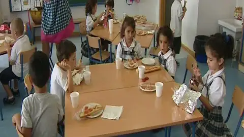 Comida fría en los comedores andaluces Comida fría en los comedores andaluces