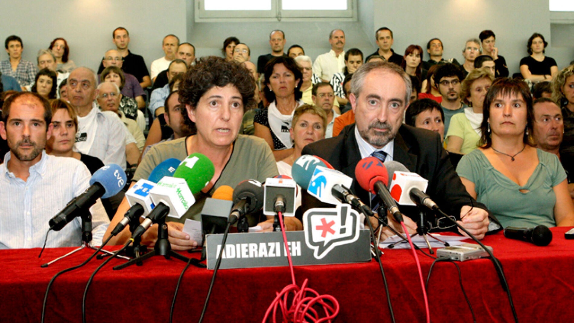 Representantes de Adierazi EH