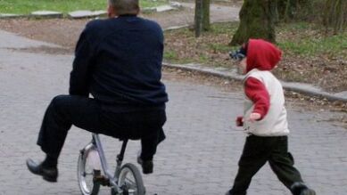 Pastrana pide a los abuelos que se sumen a la huelga y no cuiden de sus nietos 