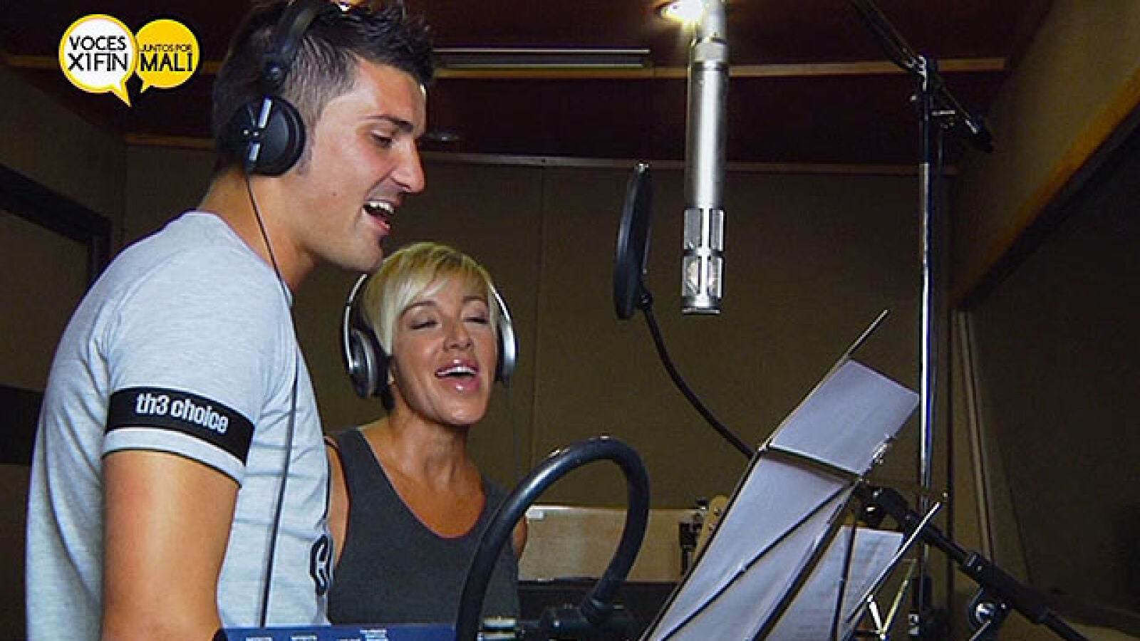 David Villa y Ana Torroja cantan juntos por Mali