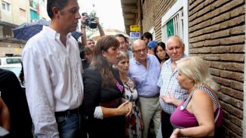 Una eurodiputada de Sarkozy visita a la comunidad gitana de Badalona