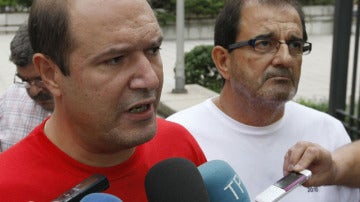 El secretario de Industrias Extractivas de CCOO, Juan Carlos Álvarez Liébana y el secretario de Minería de UGT, Víctor Fernández