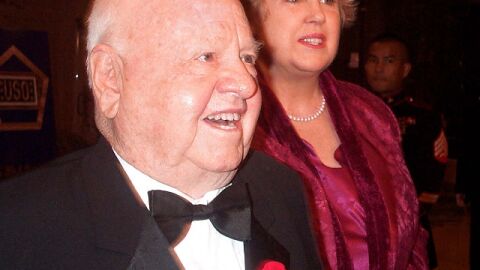 Mickey Rooney junto a su actual esposa Jan en 2007