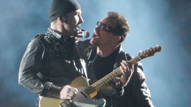 U2 hace vibrar San Sebastián con una puesta en escena cósmica