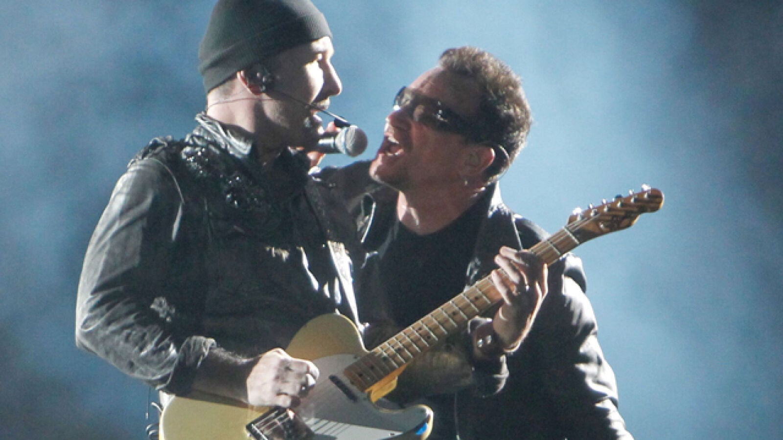 U2 hace vibrar San Sebastián con una puesta en escena cósmica