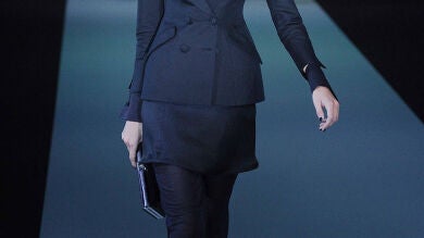 Una mujer con aires del desierto de Armani