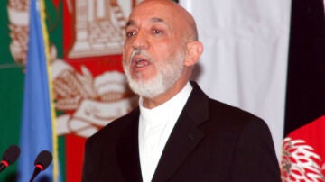 Hamid Karzai, emocionado en un discurso