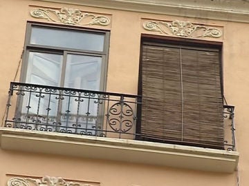 Balcón por el que fue evacuada la víctima Balcón por el que fue evacuada la víctima