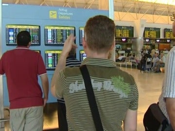 Viajeros en un aeropuerto