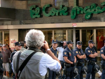 Protestas frente a unos grandes almacenes