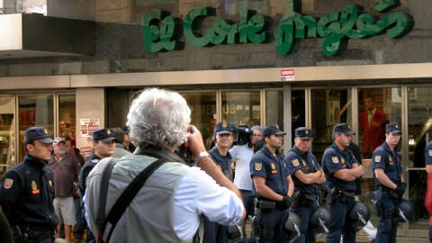 Protestas frente a unos grandes almacenes