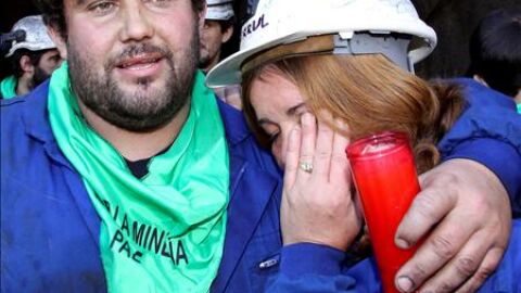 Los mineros se re&uacute;nen con sus familiares