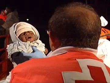 Uno de los bebés llegado en patera Uno de los bebés llegado en patera