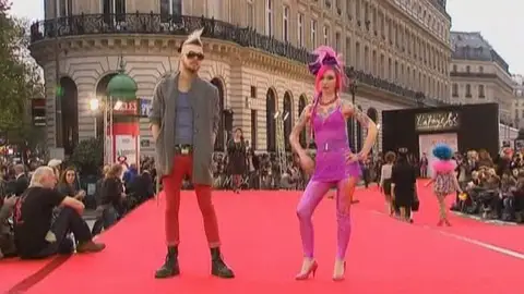 Defile de récord en París Defile de récord en París