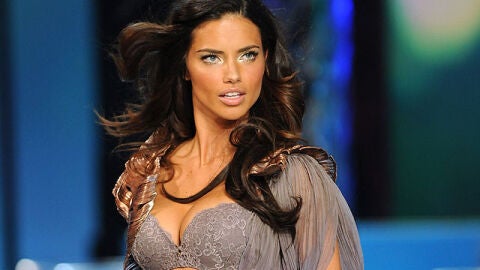 Adriana Lima, en la pasarela