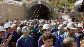 Los mineros palentinos camino del trabajo