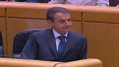 Zapatero evita a la prensa que espera su valoración de las primarias