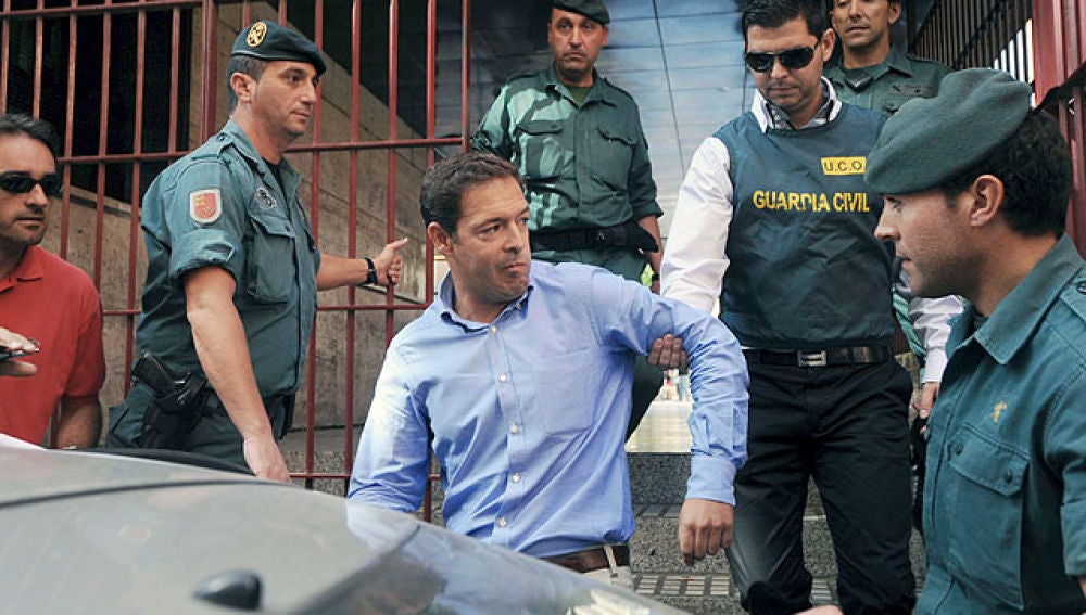 El detenido, Alberto Guerra