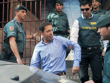El detenido, Alberto Guerra