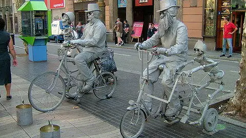 La Rambla limita sus estatuas La Rambla limita sus estatuas