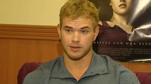 Kellan Lutz durante la entrevista Kellan Lutz durante la entrevista
