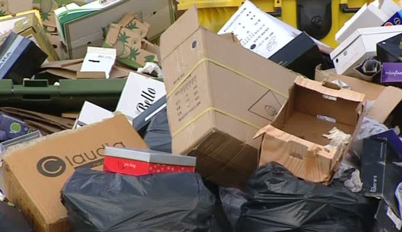 Imagen de archivo de basura amontonada 