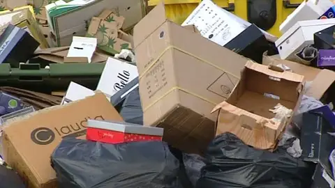 Imagen de archivo de basura amontonada Imagen de archivo de basura amontonada