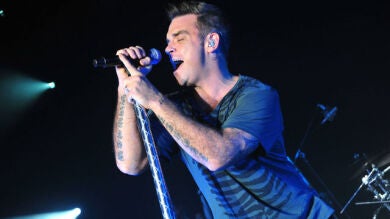 Robbie Williams recupera sus grandes éxitos en París