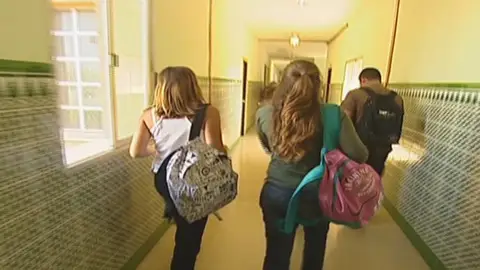 Un alumno será indemnizado por recibir collejas en el colegio Un alumno será indemnizado por recibir collejas en el colegio