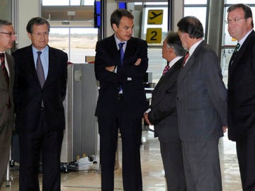 Zapatero, en el aeropuerto de León Zapatero, en el aeropuerto de León