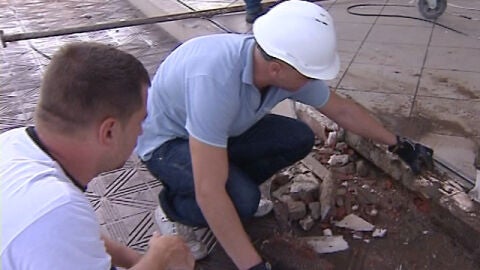 Los hosteleros de la Malvarrosa retiran las terrazas de la costa