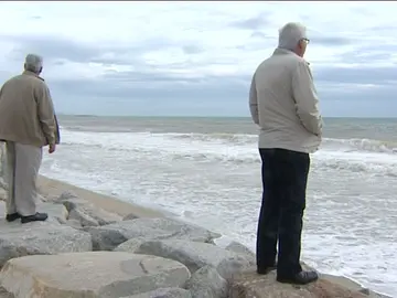 El temporal deja sin playa a la costa mediterránea El temporal deja sin playa a la costa mediterránea